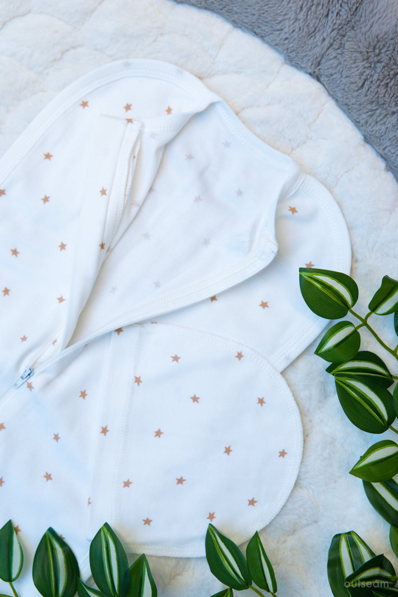 Outseam Newborn Sleep Cocoon Brown Stars — detail view 3